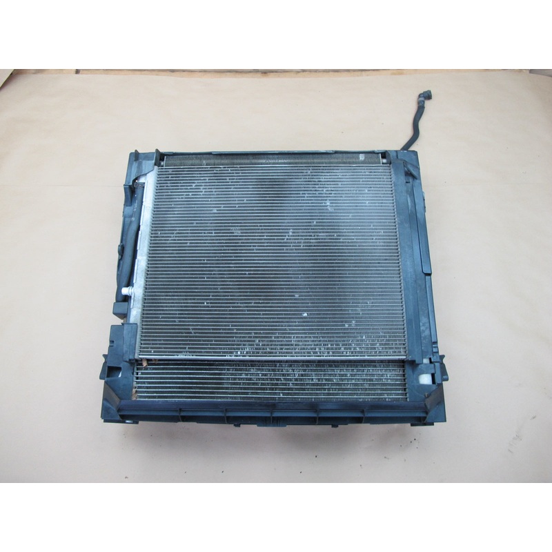 08-14 BMW E71 E72 X6 E70 X5 N63 Engine Cooling Radiator Condenser W/ Fan Shroud