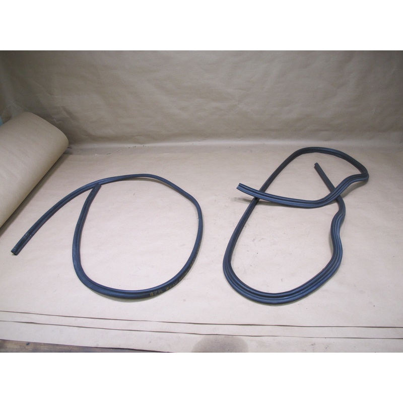 96-02 BMW E36/7 Z3 Set of 2 Rear Trunk Weatherstrip Rubber Seal OEM