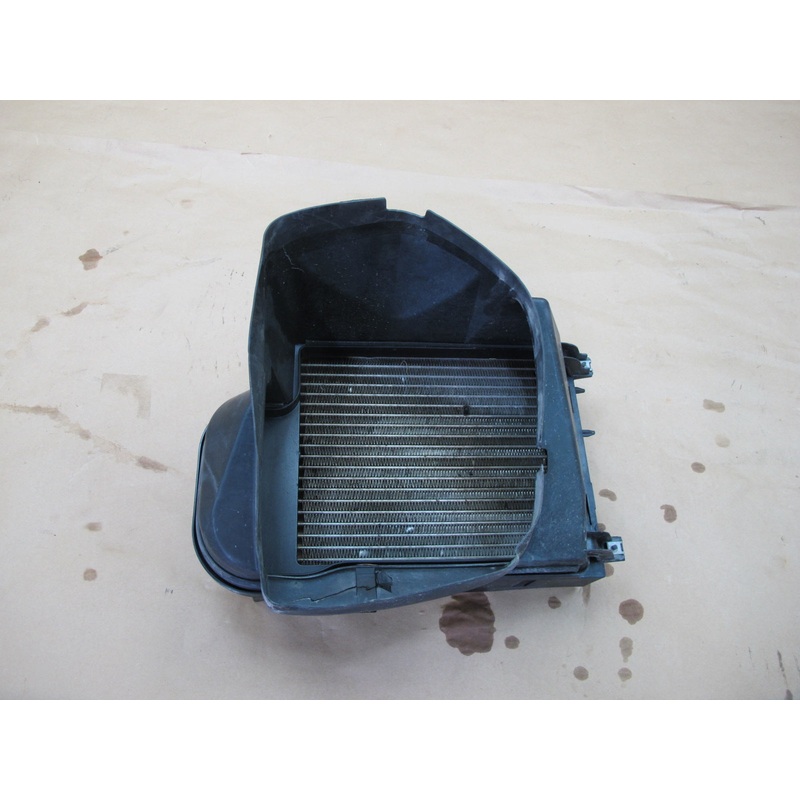 2008-2014 BMW E71 X6 N63 Engine Front Right Side Oil Cooler Air Duct Housing