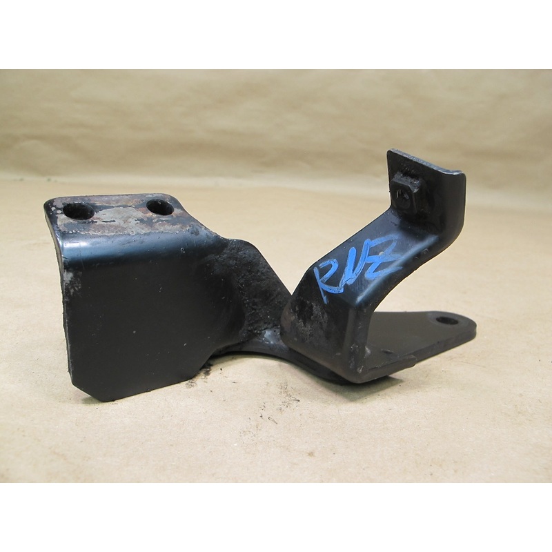 84-86 Nissan Z31 300ZX Engine Fuel Rail Injector Mount Bracket Support OEM