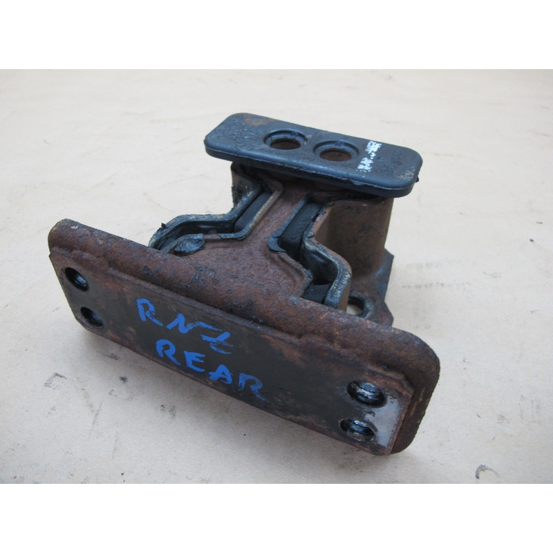 84-86 Nissan Z31 300ZX Rear Differential Insulator Mount  Support 55476-01P10