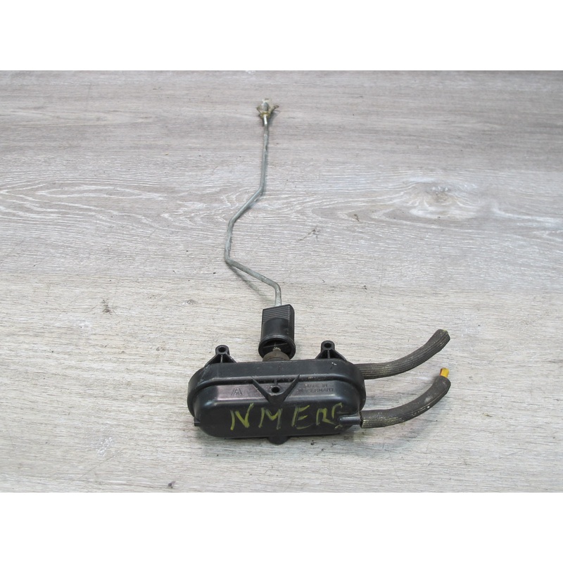75-85 Mercedes W123 Rear Right Door Lock Vacuum Actuator OEM