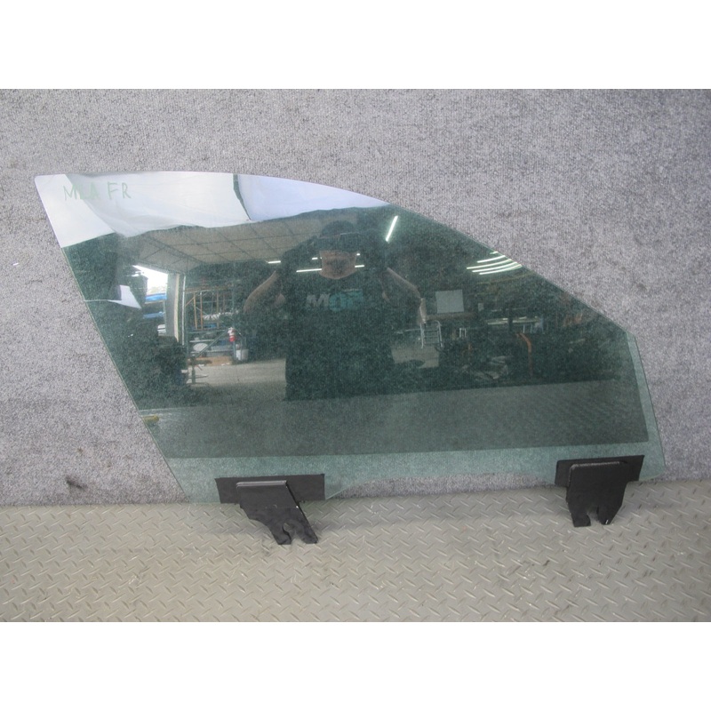 2017-2020 Maserati Levante M161 Front Right Door Glass Window