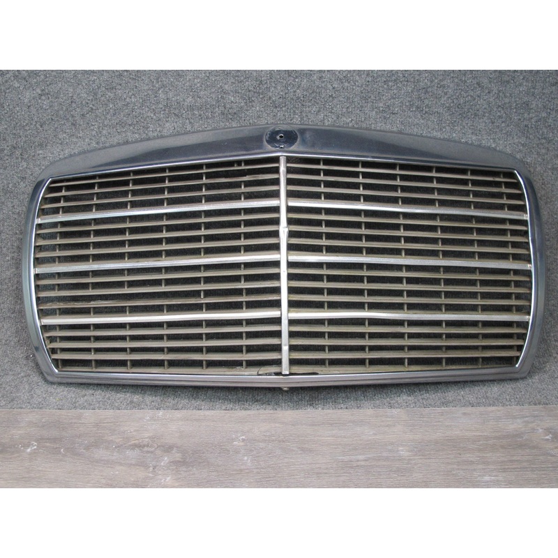 75-85 Mercedes W123 Front Hood Radiator Chrome Grille OEM