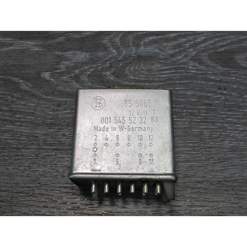 75-85 Mercedes W123 Seat Belt Warning Relay 0015455232 OEM