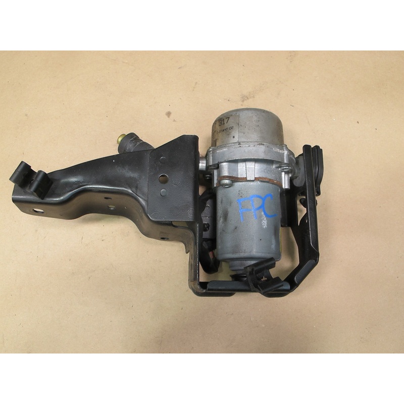 2003-2006 Porsche Cayenne 955 4.5L Vacuum Brake Booster Pump 7L5927317