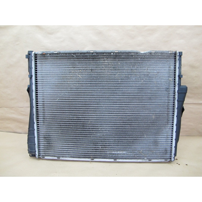 03-05 BMW E85 Z4 M54 A/T Engine Cooling Radiator w Expansion Tank Mounting OEM