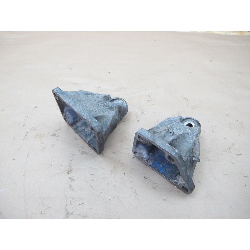 10-15 Lexus IS350 Left & Right Side Engine Mount Bracket Set OEM