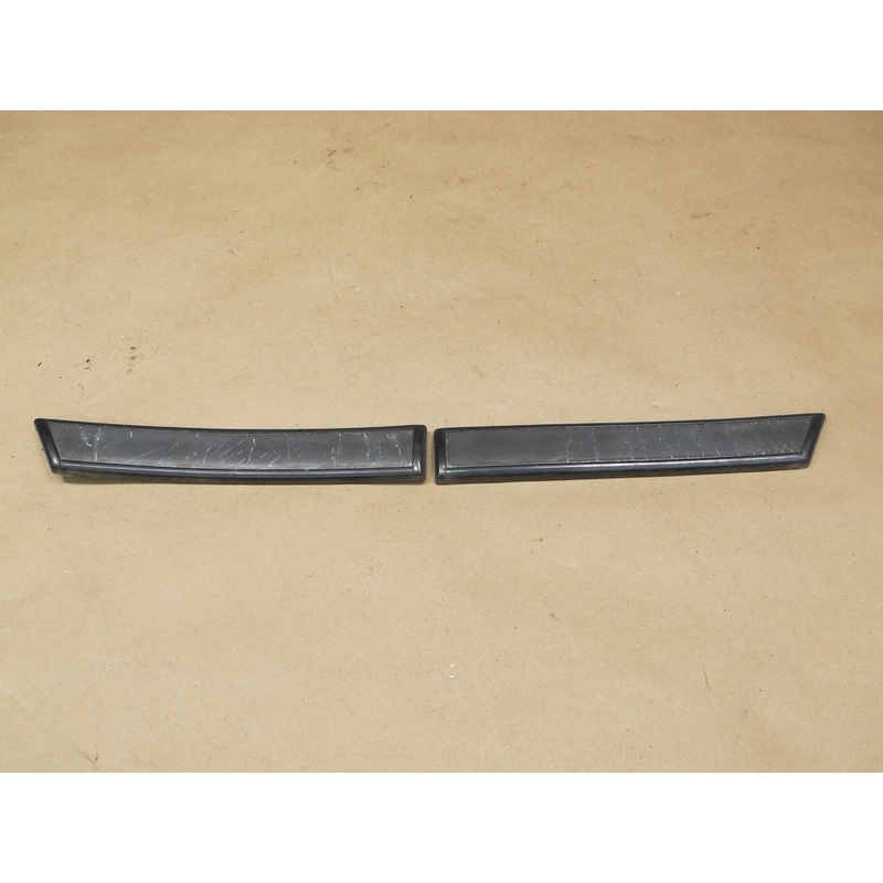 1986 Nissan Z31 300ZX 2+0 Set of 2 Rear Quarter Trim Molding Cover OEM