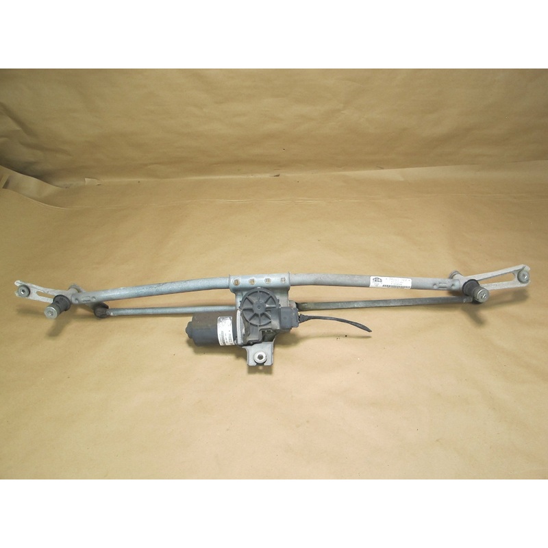 2008-2009 Hummer H2 Windshield Wiper Transmission Linkage W/ Motor 15248348
