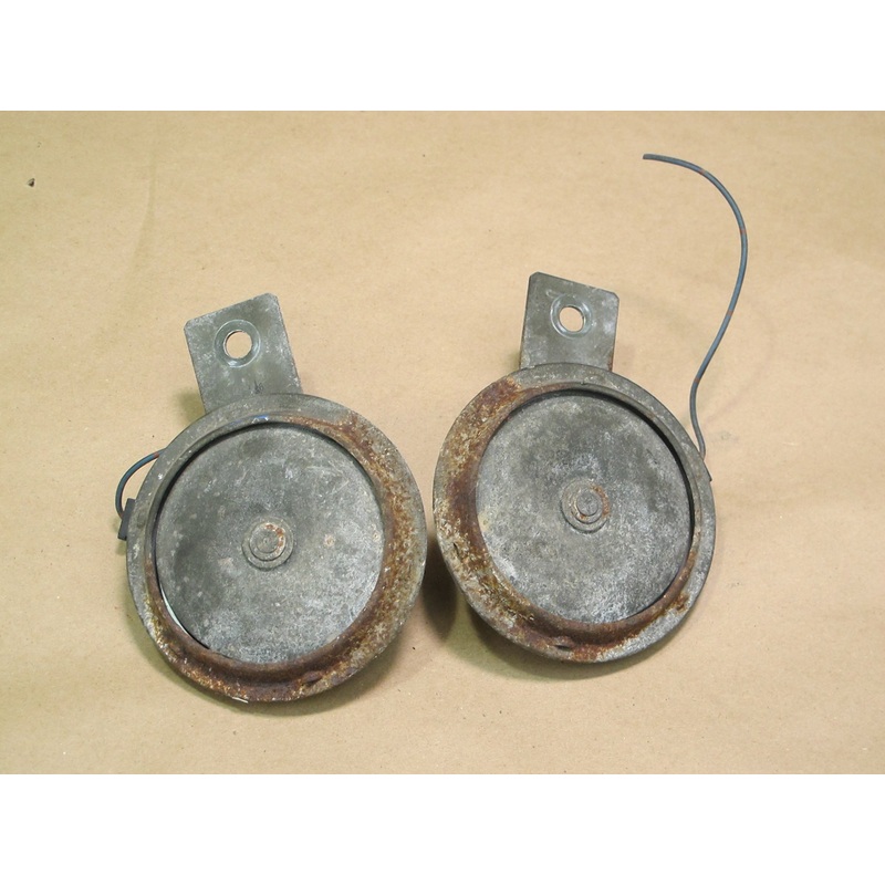 84-86 Nissan Z31 300ZX Set of 2 High & Low Tone Note Pitch Horn Signal OEM