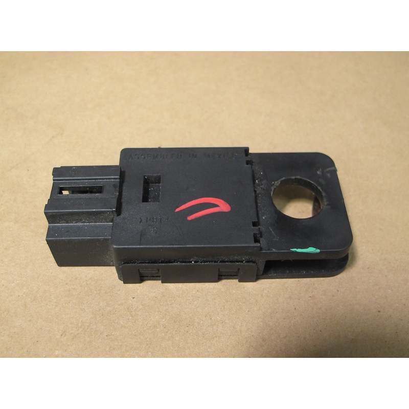 2008-2009 Hummer H2 Brake Stop Light Lamp Switch Sensor 15861245