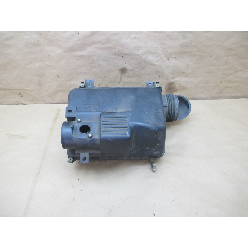 2003-2004 Lexus UZJ120L GX470 Air Intake Cleaner Filter Box