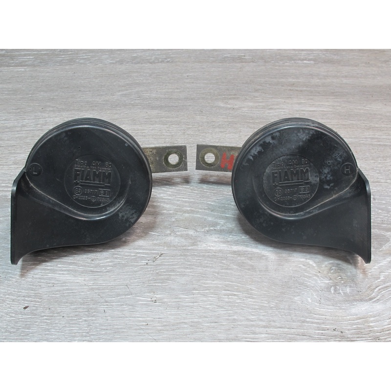 77-87 BMW E24 E23 E28 Set of 2 High Low Tone Note Pitch Horn Signal OEM