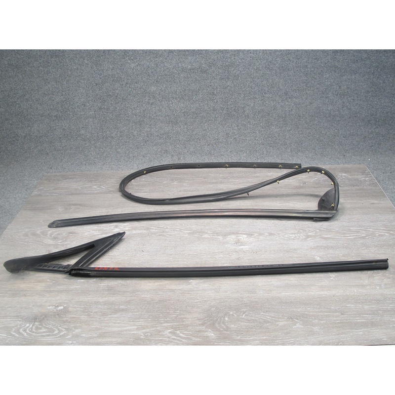 1999-2005 Porsche 911 996 Convertible Right Door Weatherstrip Seal Set of 2