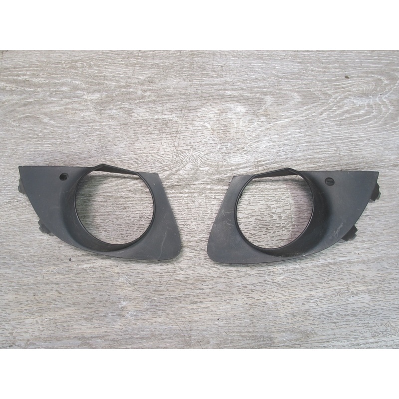 06-08 BMW E65 E66 E67 Set of 2 Front  Bumper Fog Light Trim Bezel Bracket OEM