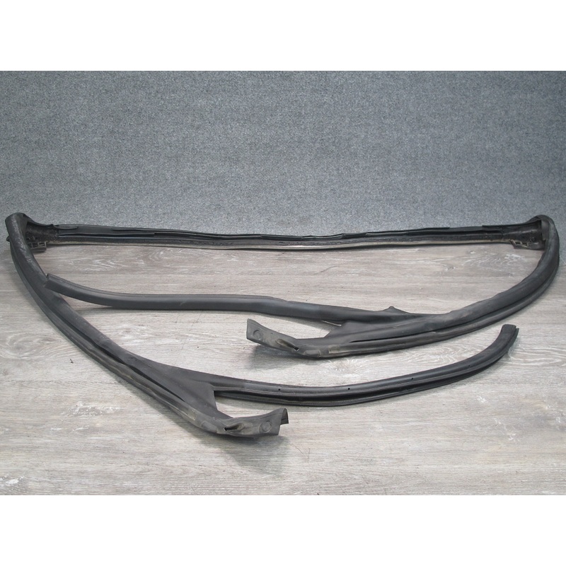 10-15 Lexus IS350 Convertible Windshield Weatherstrip Rubber Seal Gasket Frame