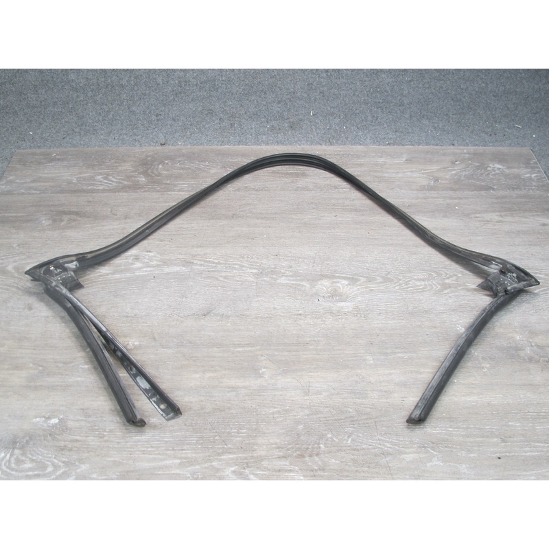 1999-2005 Porsche 911 996 Windshield Weatherstrip Frame Rubber Seal Gasket