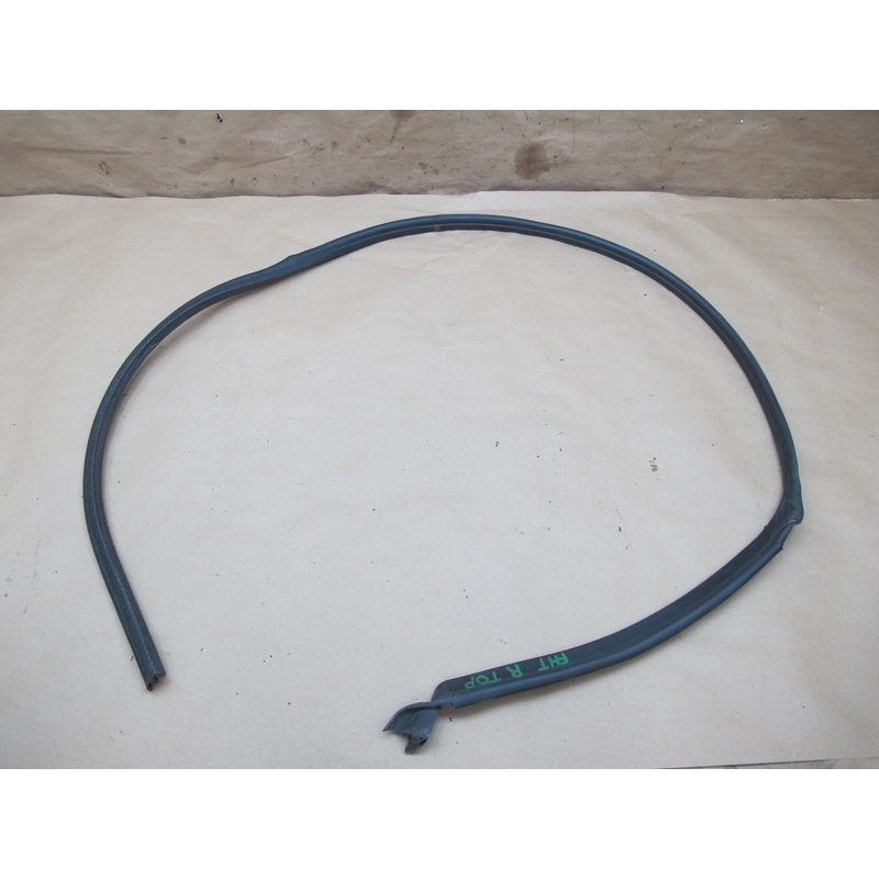 2003-2009 Hummer H2 Front Right Door Upper Weatherstrip Rubber Seal